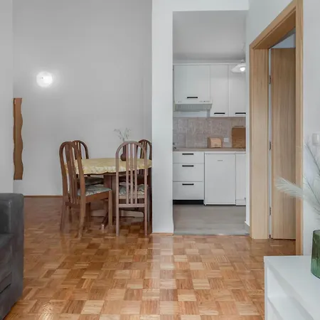 2 Bedroom Lovely In 자드라보노