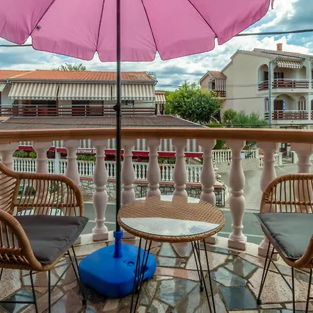 2 Bedroom Gorgeous In Jadranovo