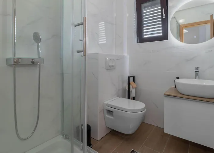 Apartman 2 Bedroom Lovely In *