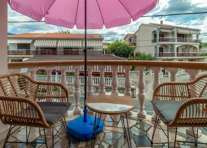 2 Bedroom Lovely In Jadranovo