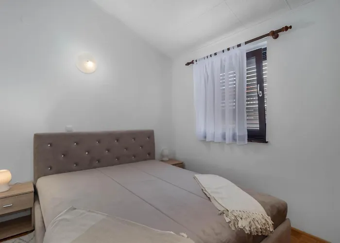2 Bedroom Lovely In * Jadranovo