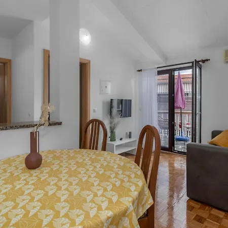 2 Bedroom Lovely In Apartamento *