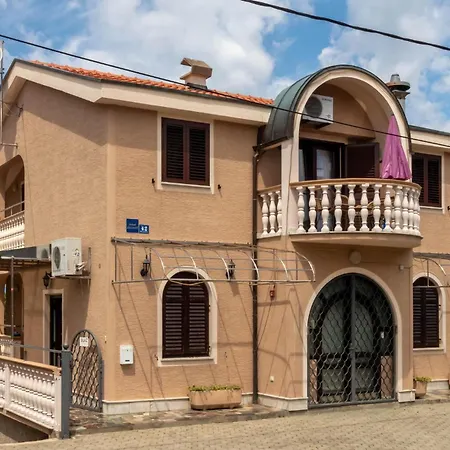 2 Bedroom Lovely In *