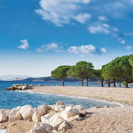 2 Bedroom Lovely In Apartamento Jadranovo