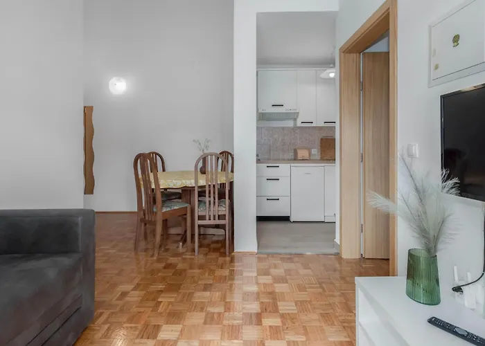 2 Bedroom Lovely In Jadranovo
